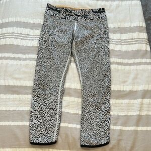 LULULEMON Black and White Patterned Leggings Size 8